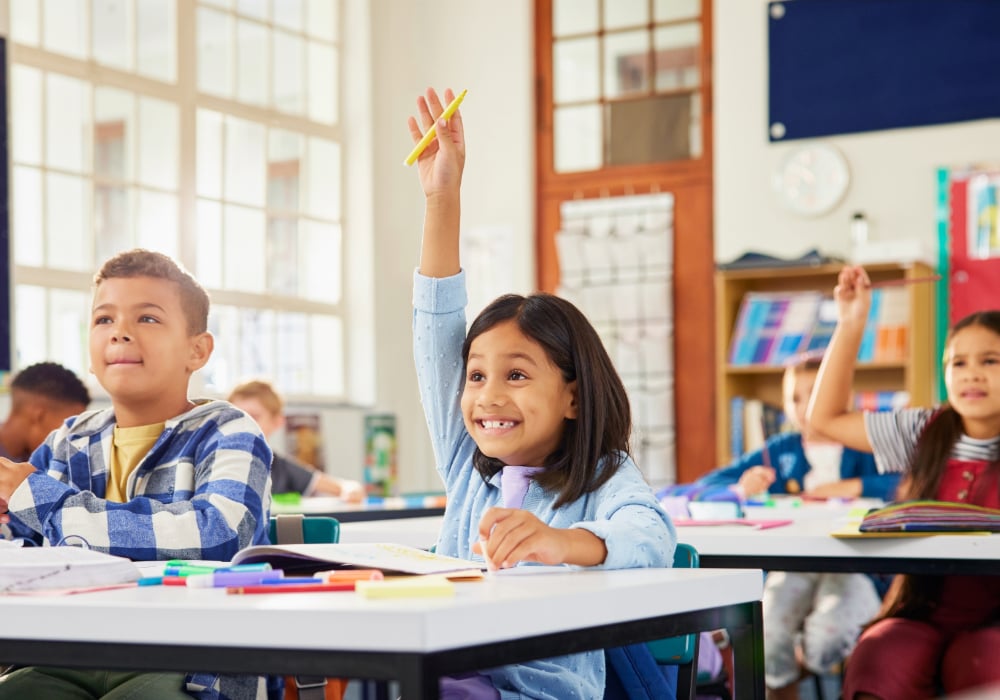 elementary-school-students-enthusiastic